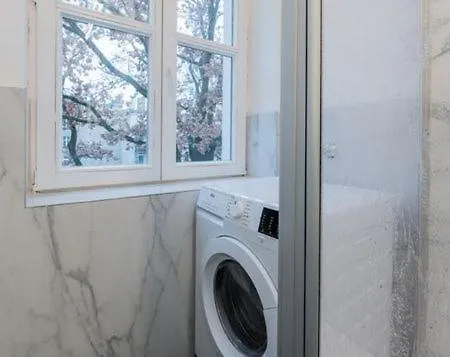 Cozy Warm Modern 1 Bdr Ap Caryna