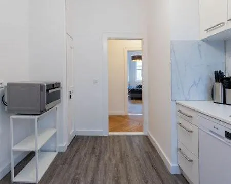 Cozy Warm Modern 1 Bdr Ap Caryna